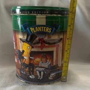 Planters Limited Edition Holiday Tin - Green & Gold